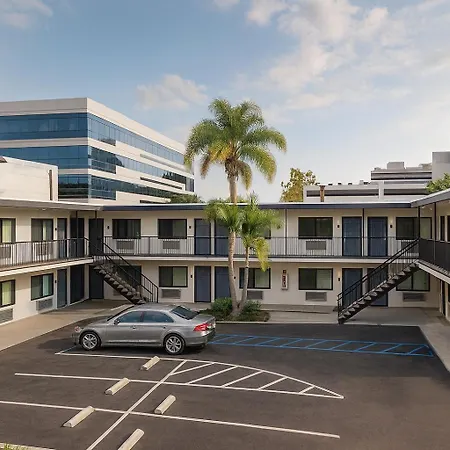 Travelodge By Wyndham Lax-2